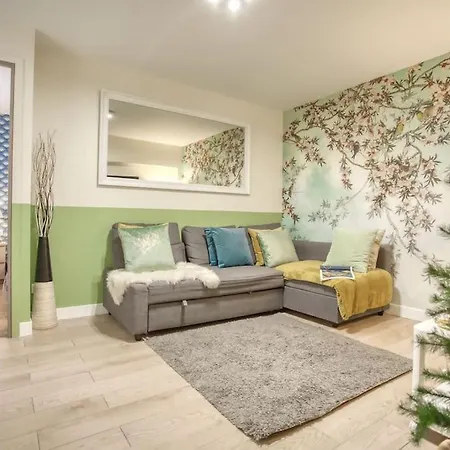 Amazing New Bastille 3 Bedrooms 2 Bathrooms *