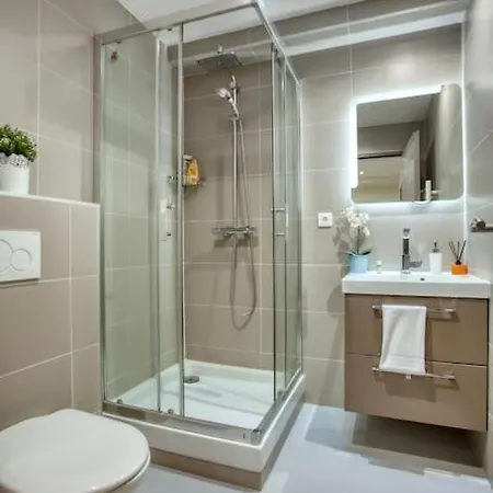 Amazing New Bastille 3 Bedrooms 2 Bathrooms