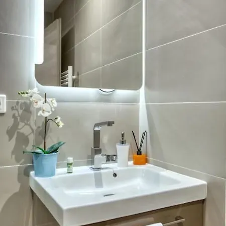 Apartment Amazing New Bastille 3 Bedrooms 2 Bathrooms