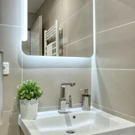 Amazing New Bastille 3 Bedrooms 2 Bathrooms