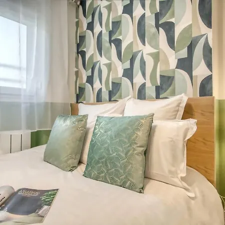 Apartment Amazing New Bastille 3 Bedrooms 2 Bathrooms *