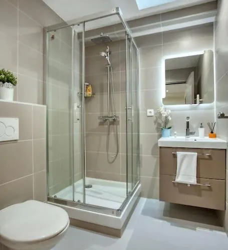 Amazing New Bastille 3 Bedrooms 2 Bathrooms