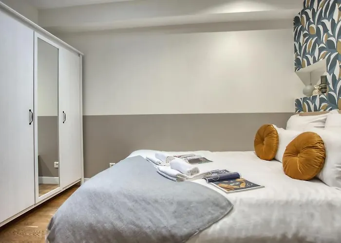 Amazing New Bastille 3 Bedrooms 2 Bathrooms *